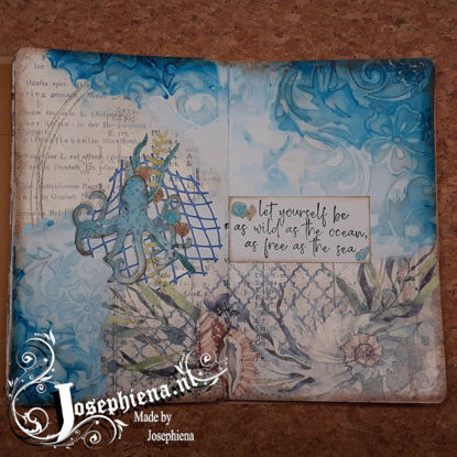 Een art journal pagina met het thema Ocean. Hierbij zijn stansen van Gummiapan gecombineerd met rijstpapier van Stamperia. 